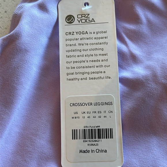 Butterluxe Capris Leggings 23"- V Cross Waist - Picture 4 of 5